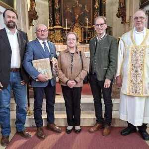 v.l.:  PKR Obm. Hofbauer Rainhard, Gaiswinkler Ignaz, Gaiswinkler Elisabeth, PGR Obm. Lumesberger Franz, Pater Uwe Barzen