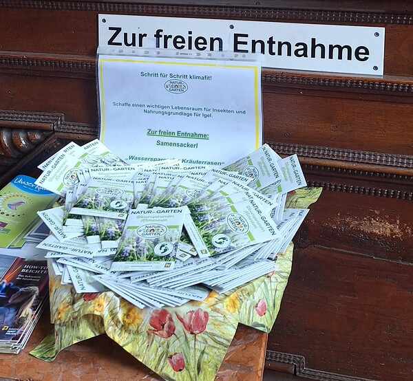 Blumensamen nach der Heiligen Messe